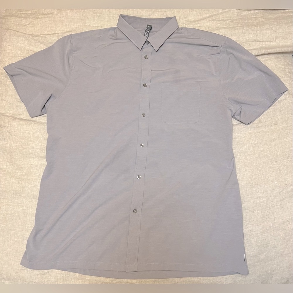 Vuori grey short sleeve button up - XXL